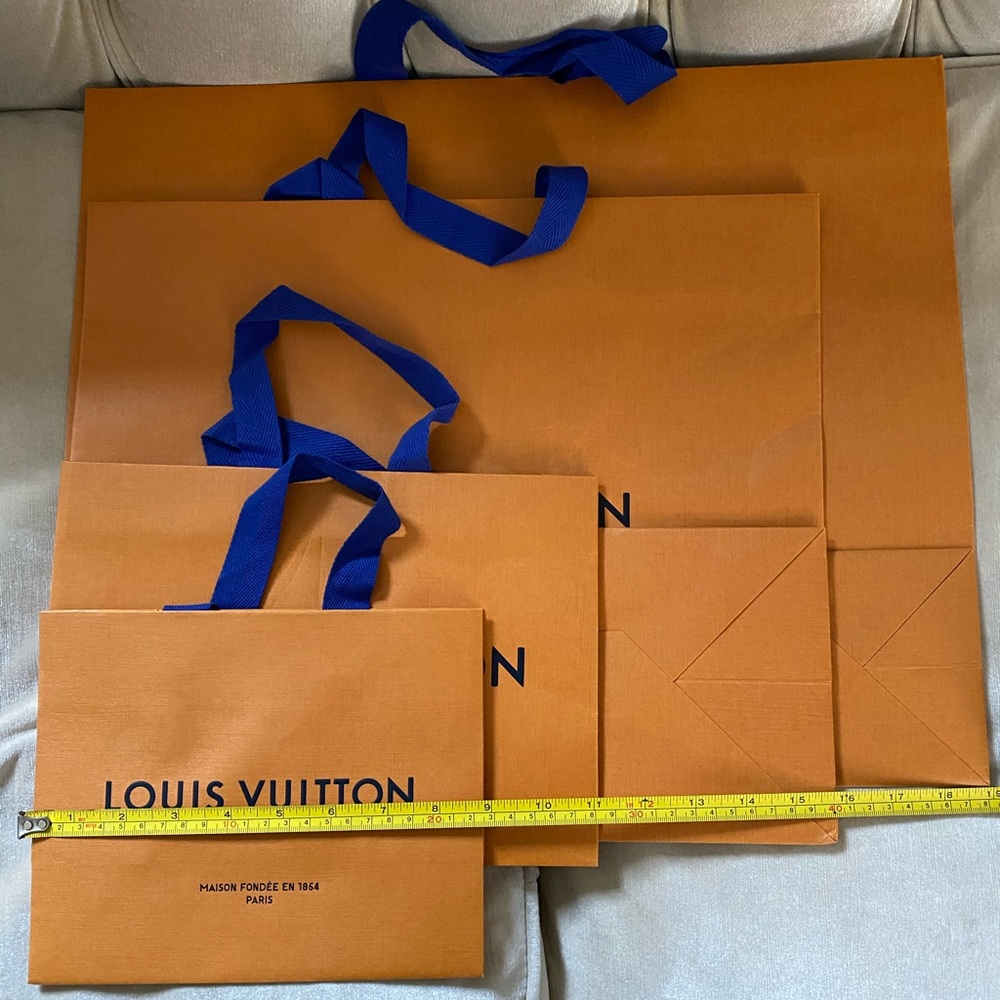 [SOLD OUT] 4 x Louis Vuitton Shopping  bags , all sizes